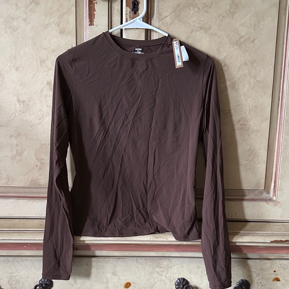 NWT- SKIMS Fits Everybody Long Sleeve T-shirt Cocoa Size Large - Picture 1 of 3